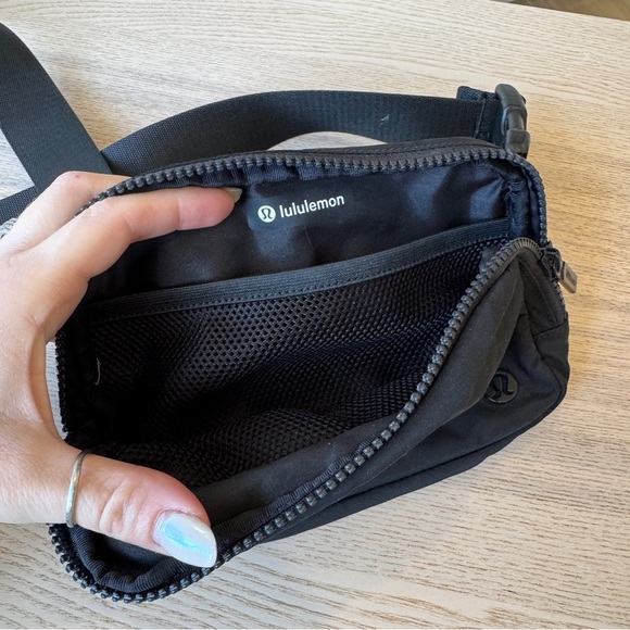 Small Black Lululemom everywhere belt bag - Picture 7 of 7